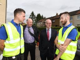 Minister visit to Yoker for Energy Efficient Homes project